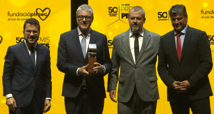 Albert Longan Y Daniel Vela De Dishelec 65 Recogen El Premio Pimes A La Pequeña Empresa Más Competitiva. Fuente: Premios Pimes