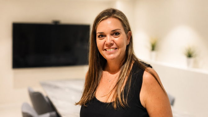 Cristina Prófumo - Dishelec 65